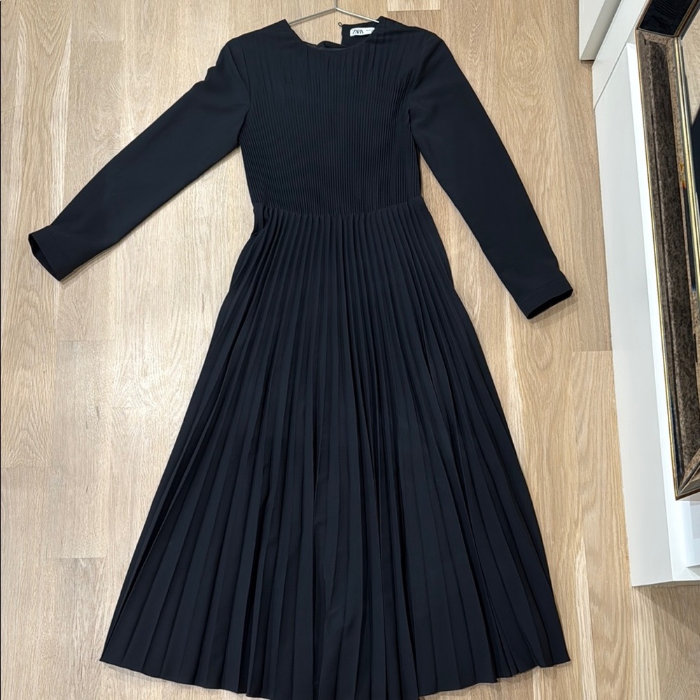 Zara Black Long Sleeve Pleated Dress